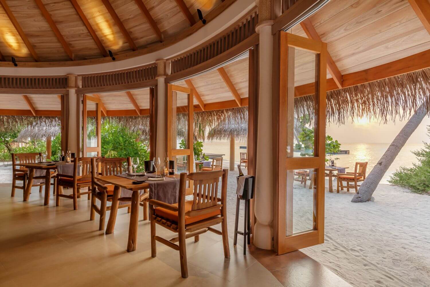 Milaidhoo Maldives Familienluxusreisen TheFamilyProject Dining