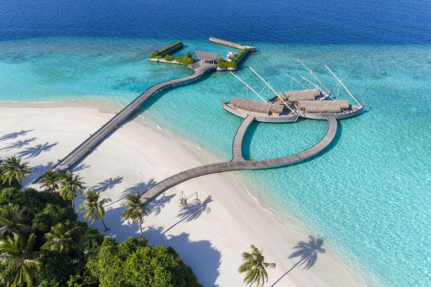 Milaidhoo Maldives Familienluxusreisen TheFamilyProject Steg