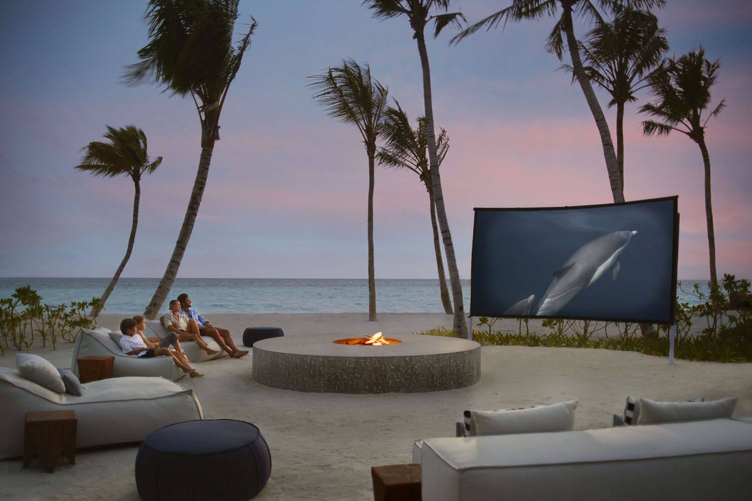 Ritz Carlton Maldives Familienluxusreisen TheFamilyProject Open Air Kino