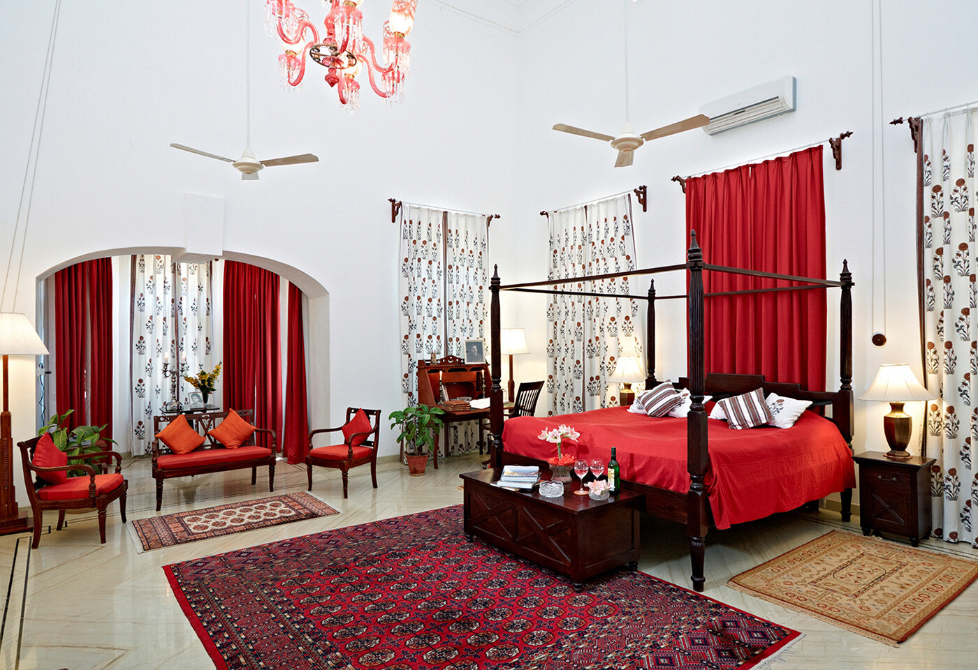 Shahpura Bagh Resort Familienluxusreisen TheFamilyProject rote Suite