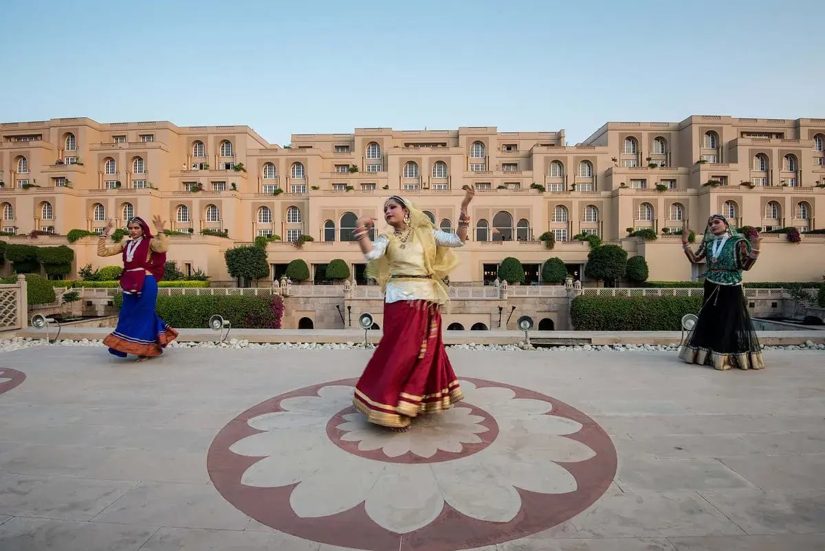 oberoi amarvilas agra indien indischer subkontinent traditioneller tanz aktivitaten the family project familie luxus reisen kinder