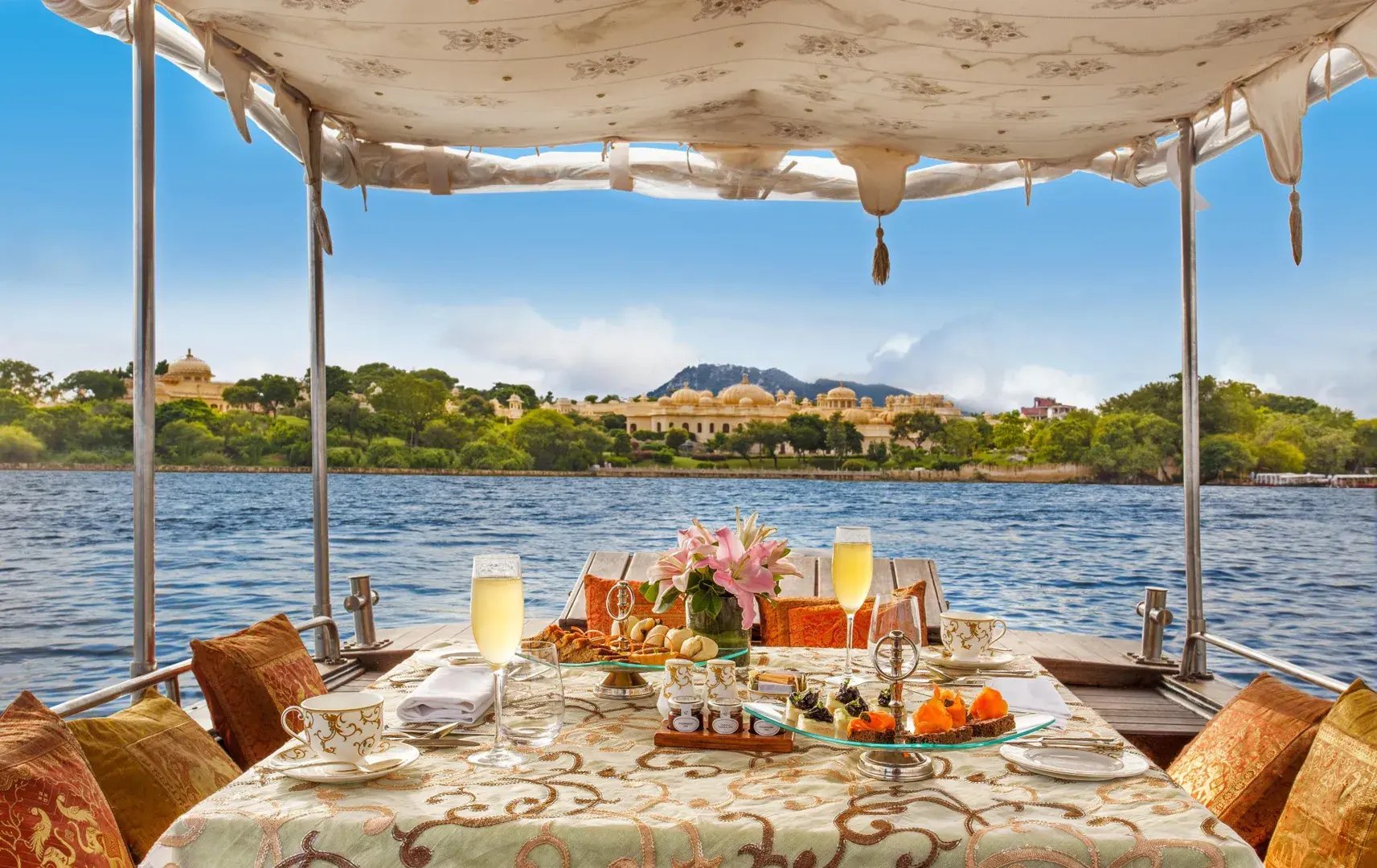 1 the oberoi udaivilas udaipur indien indischer subkontinent pool aussenbereich the family project familie luxus reisen kinder