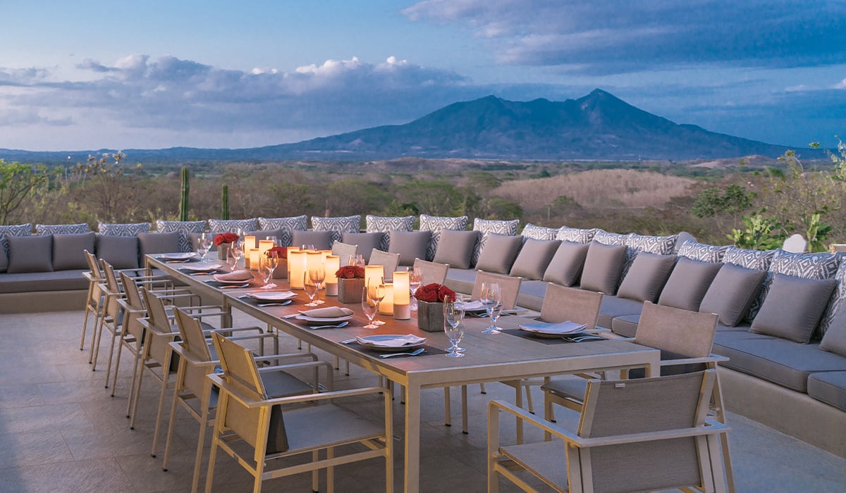 Nekupe lange Tafel Abendstimmung