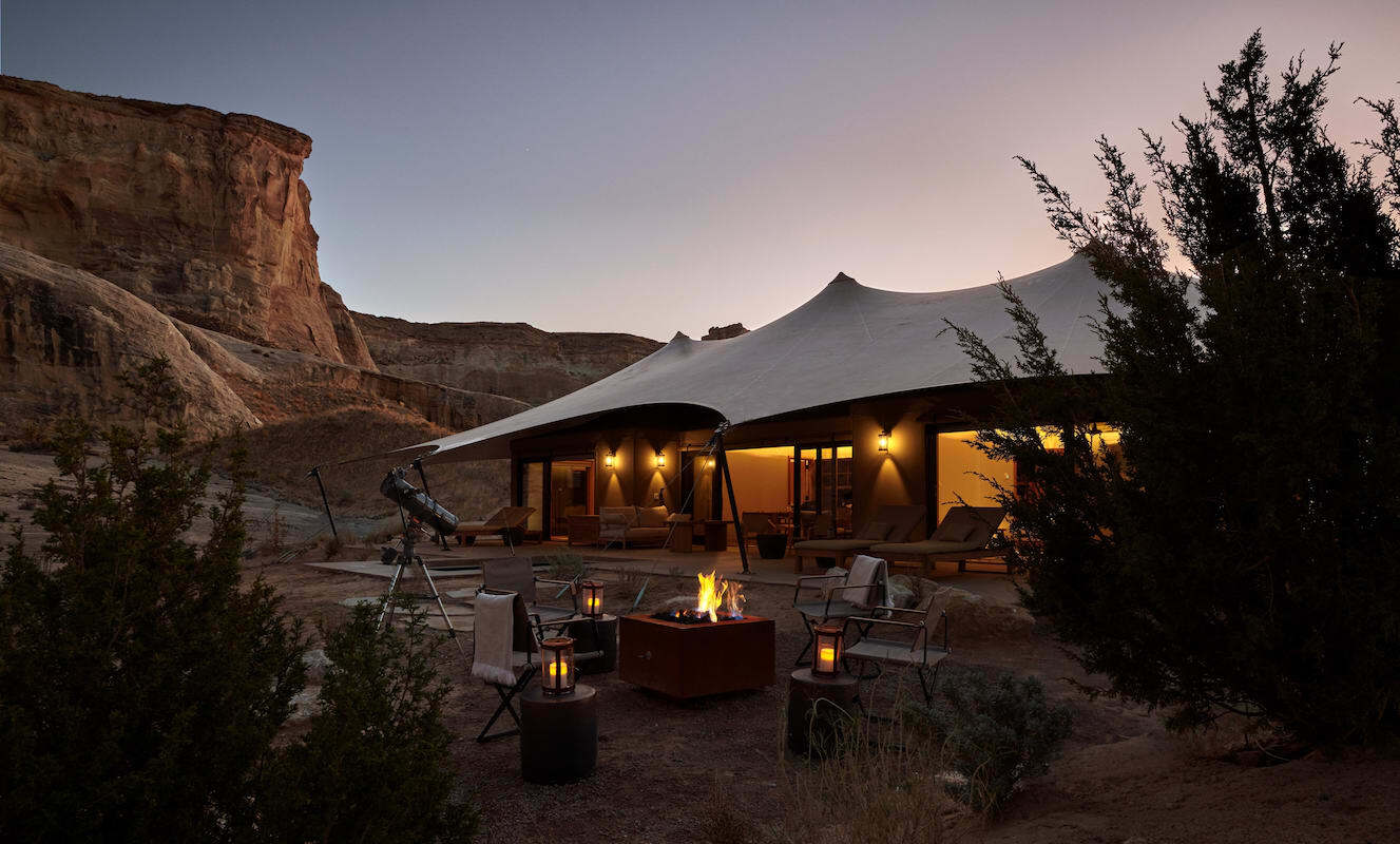 Camp Sarika by Amangiri pavilion bei Nacht