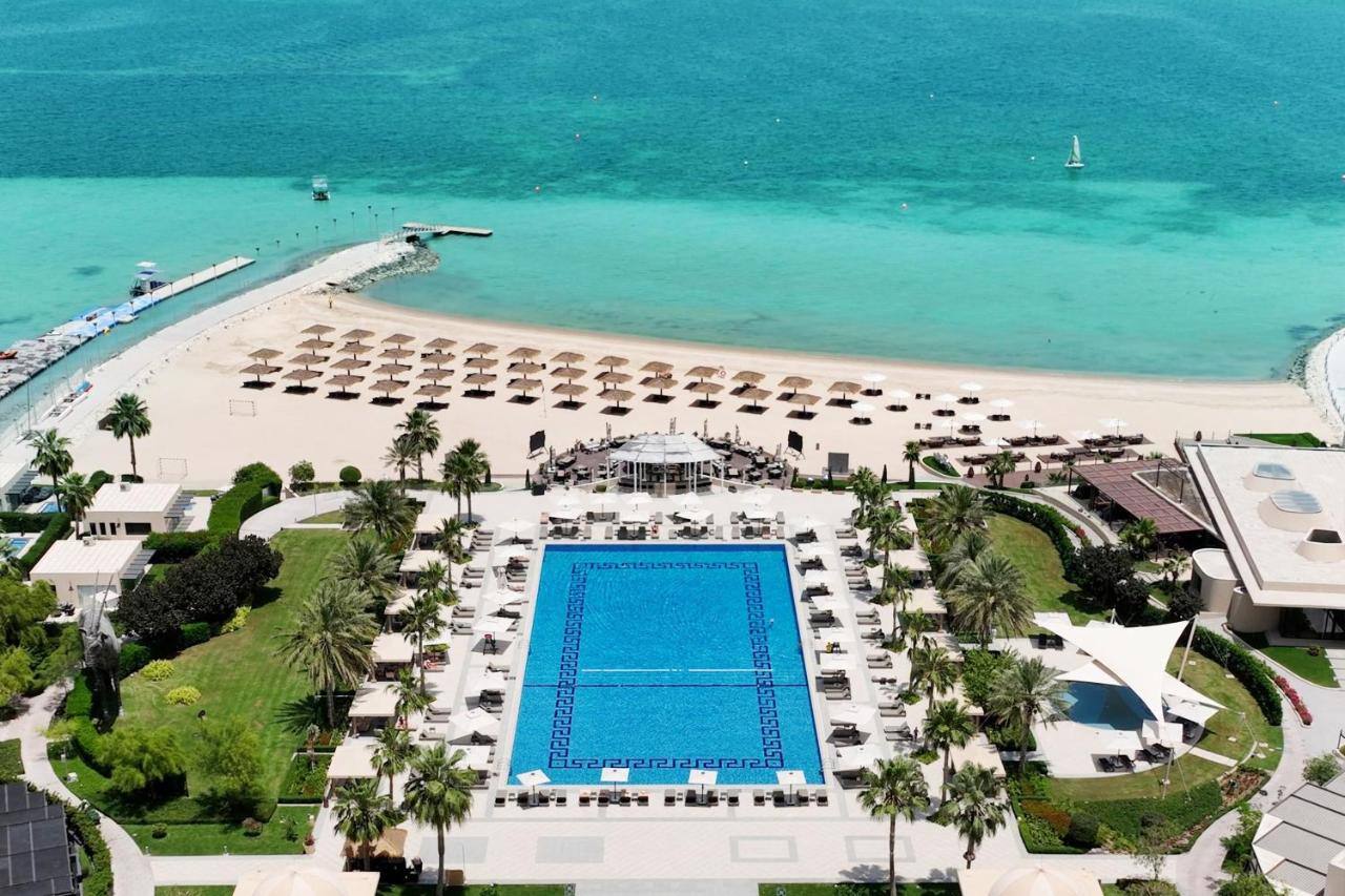 The St Regis Doha Katar Familienluxusreisen TheFamilyProject Strand