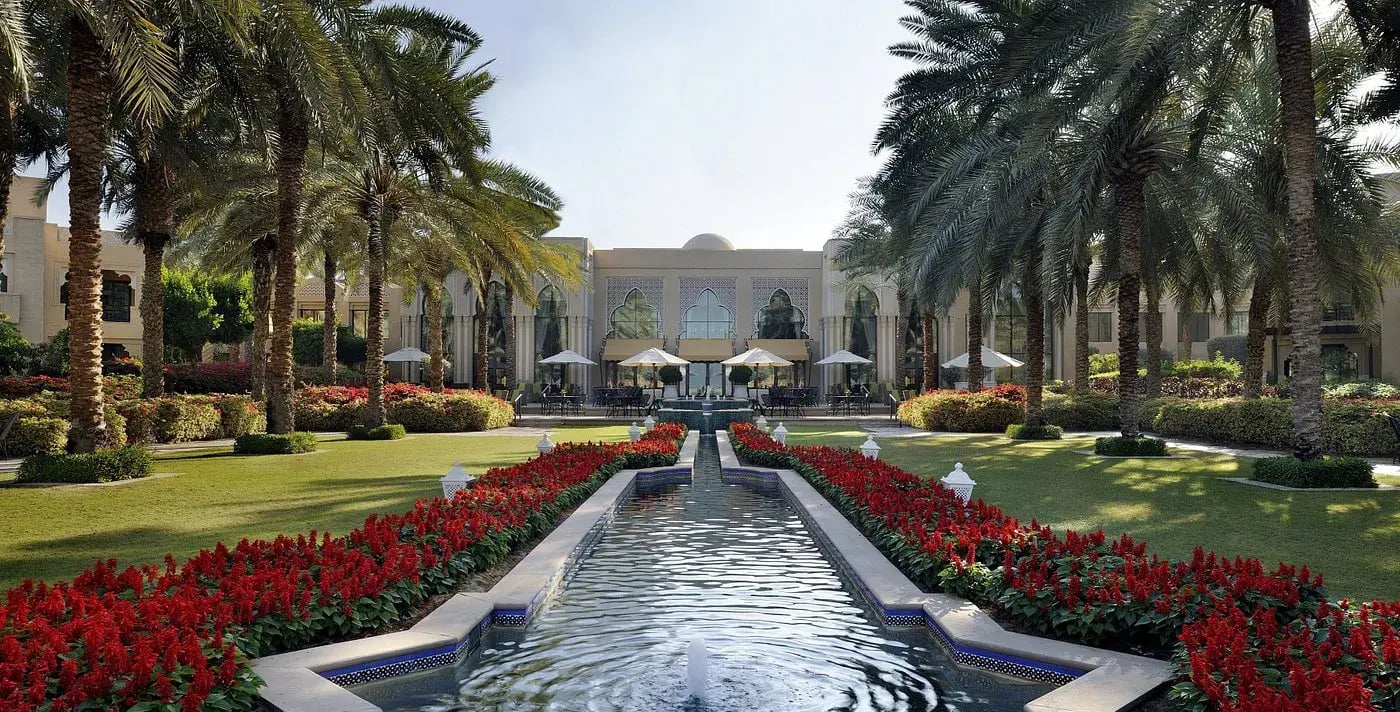 oneundonly royal mirage orient dubai aussenbereich garten the family project luxus familie kinder reisen