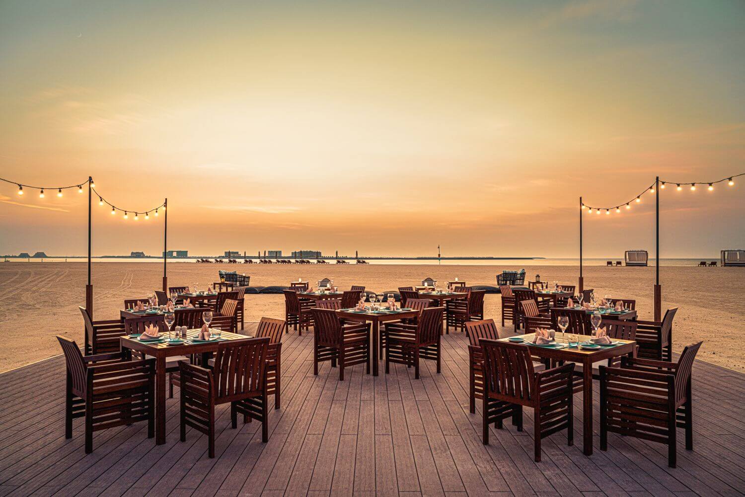 Ritz Carlton Al Hamra Beach Dinner Familienluxusreisen TheFamilyProject