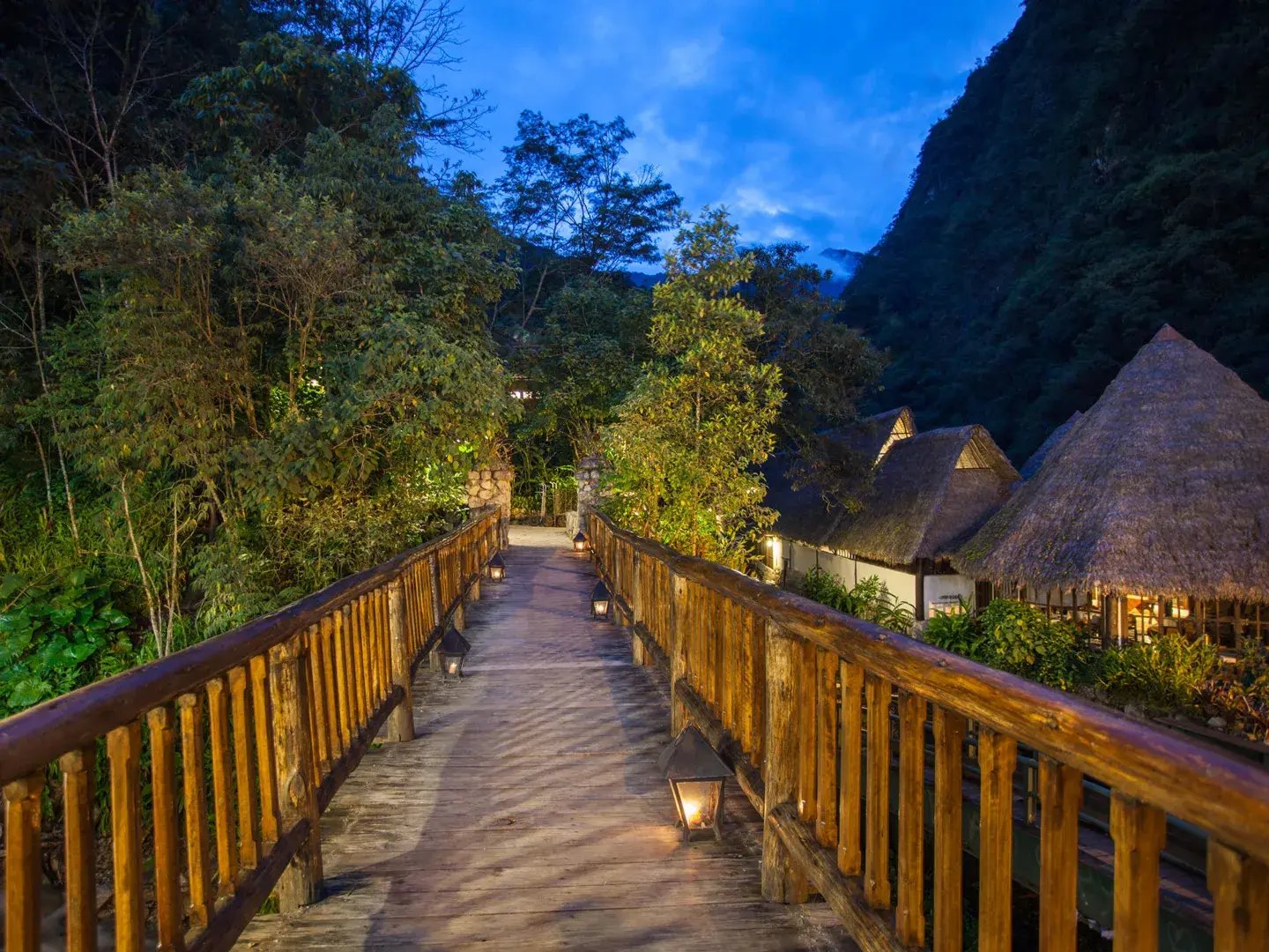 1-inkaterra-machu-picchu-pueblo-hotel-peru-sudamerika-eingang-luxus-urlaub-kinder-the-family-project