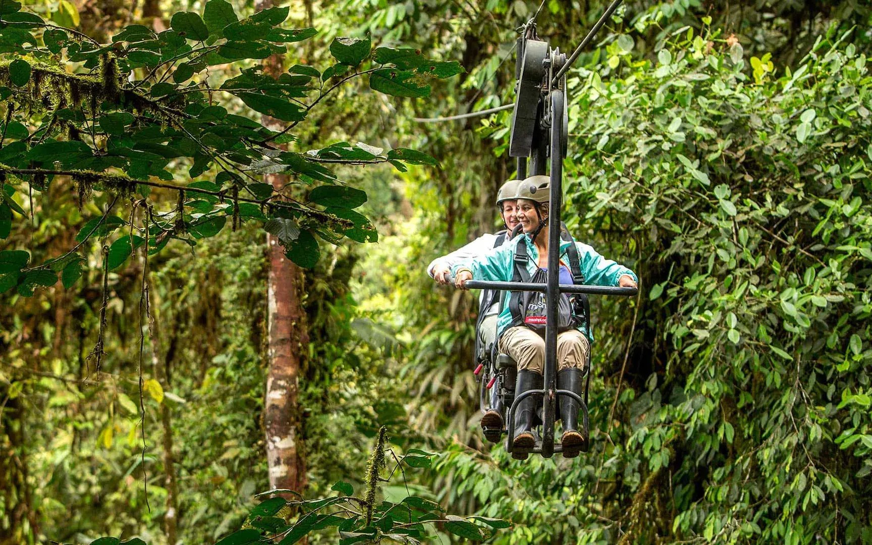 mashpi-lodge-reserve-ecuador-anden-sudamerika-aktivitaten-luxus-urlaub-kinder-the-family-project