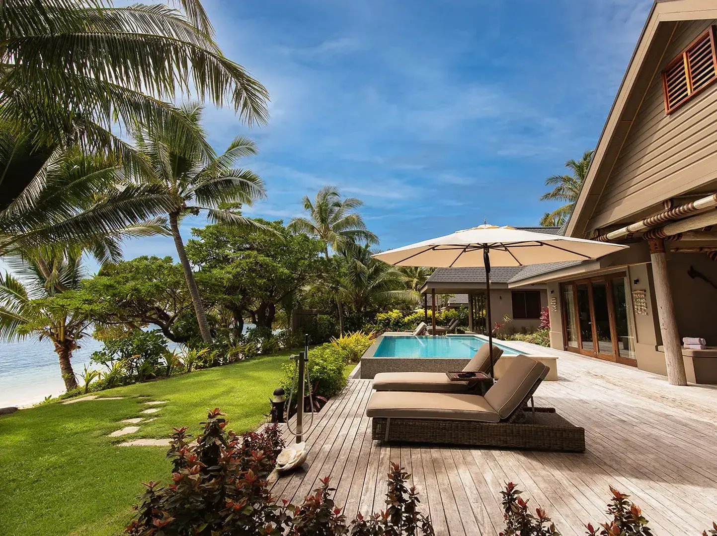 kokomo private island fiji kadavu inseln sudsee sudpazifik terrasse pool meerblick luxus urlaub kinder the family project