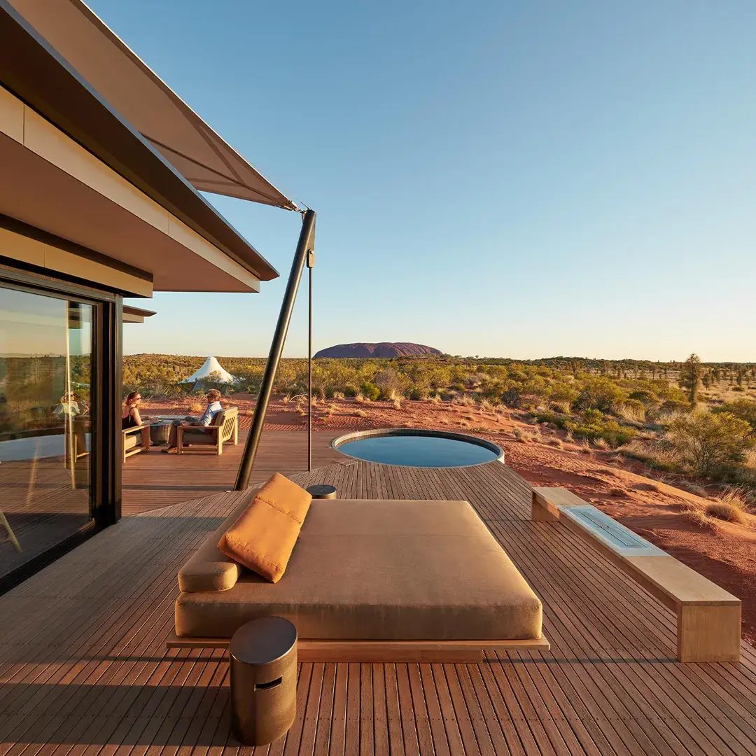 longitude 131 uluru kata tjuta national park australien sudpazifik wohnbereich pool terrasse familienkomfort luxus urlaub kinder the family project