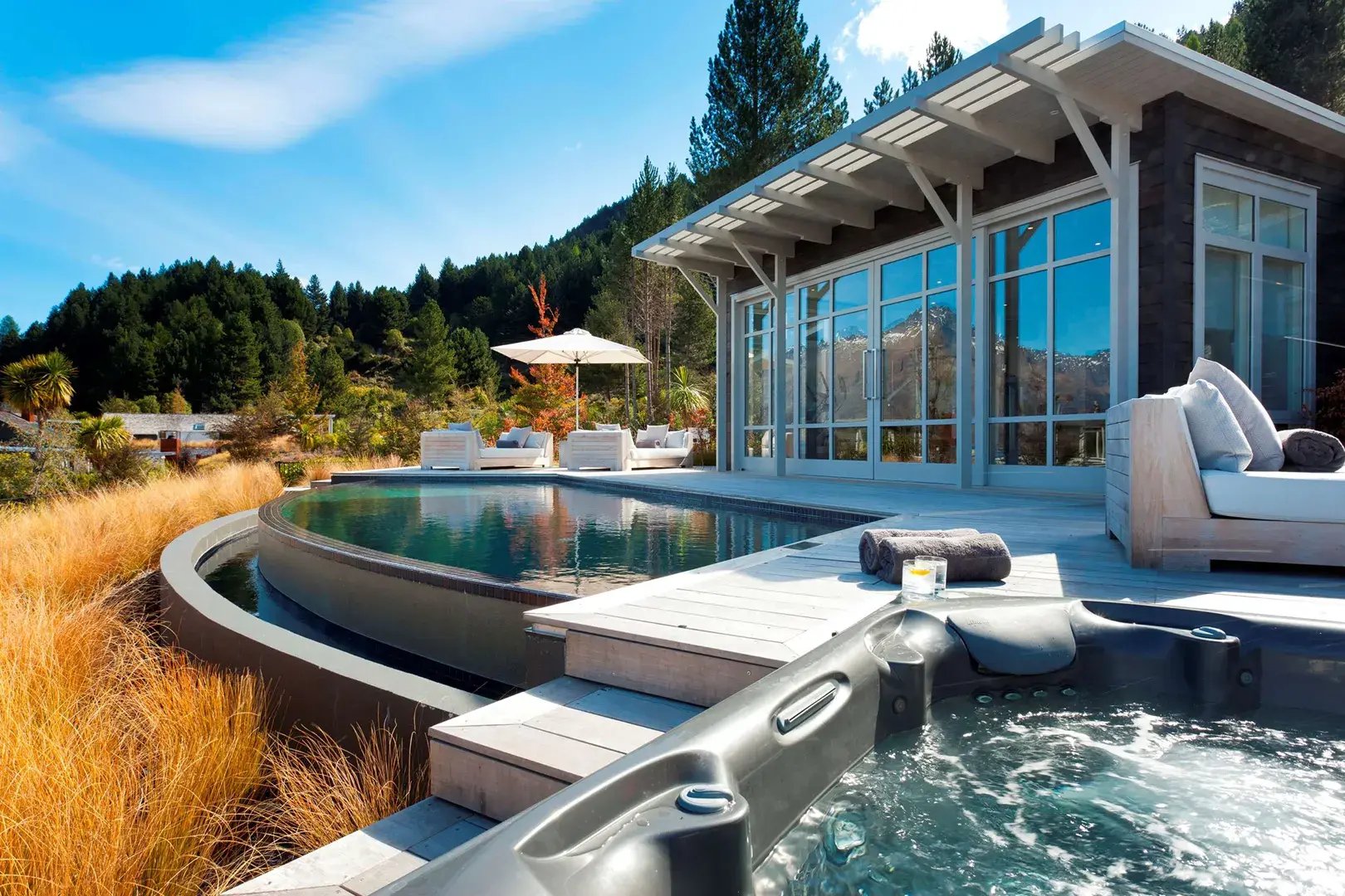 matakauri lodge queenstown neuseeland sudpazifik plunge swimming pool luxus urlaub kinder the family project