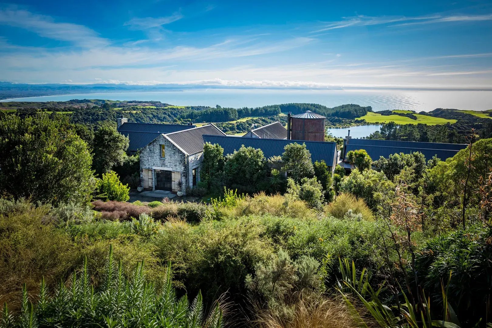 the farm at cape kidnappers hawkes bay neuseeland sudpazifik infinity pool luxus urlaub kinder the family project