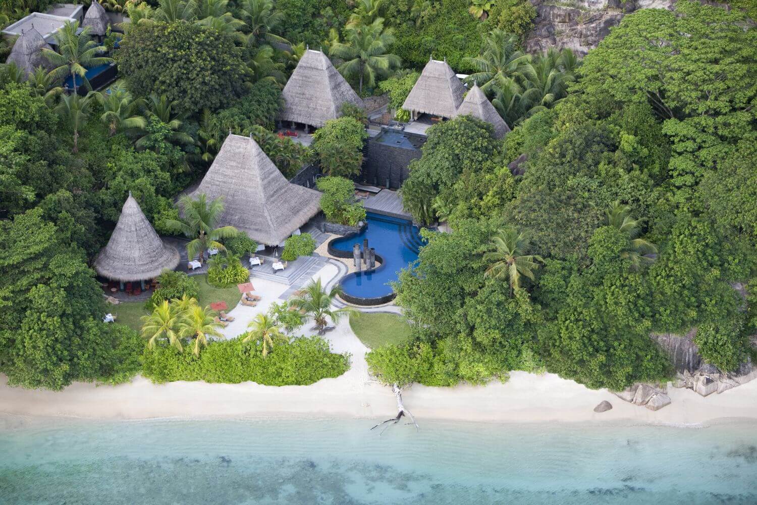 anantara maia seychelles restaurant at the pool