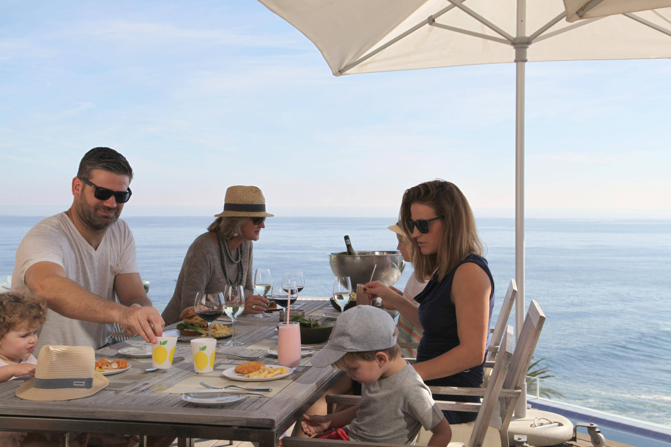 Familie bei Dinner