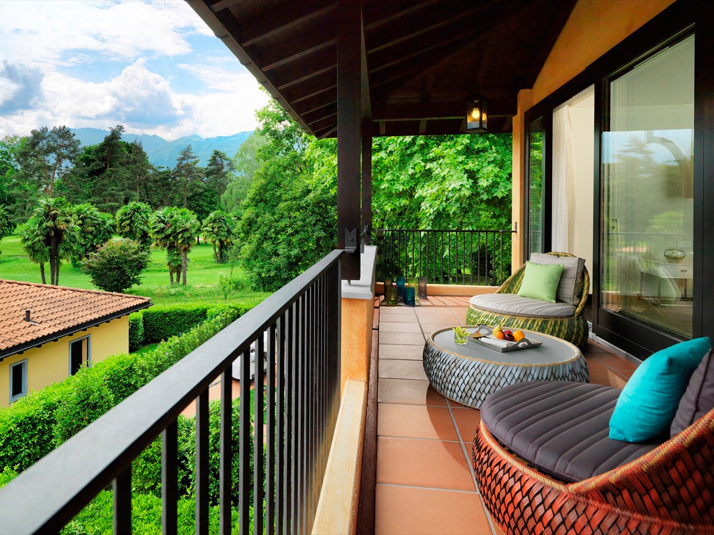 giardino-asconia-schweiz-familienluxusreisen-suite-ausblick