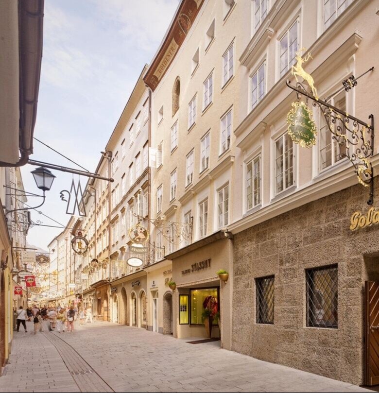 goldener-hirsch-salzburg-familienluxusreisen-gasse